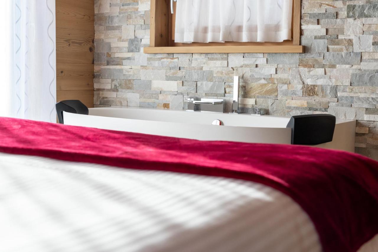Chalet Imbosc'Che - 5 Beautiful Rooms In Charming B&B ليفينو المظهر الخارجي الصورة