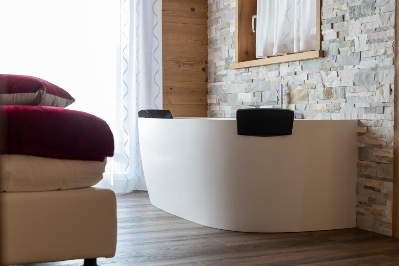 Chalet Imbosc'Che - 5 Beautiful Rooms In Charming B&B ليفينو المظهر الخارجي الصورة